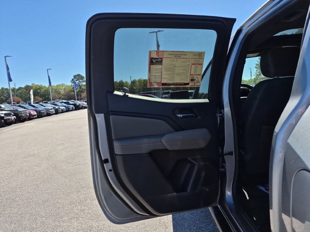 Used 2025 Chevrolet Colorado ZR2 w/ Technology Package AWD/4WD image 29