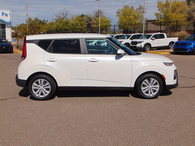 Used 2022 Kia Soul LX FWD image 3