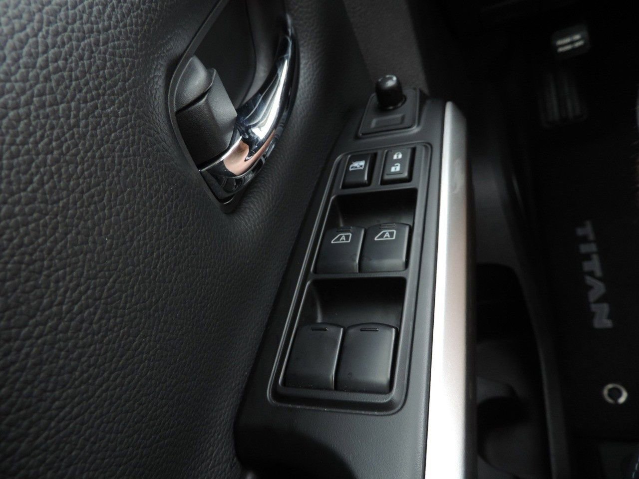 Certified 2024 Nissan Titan SV w/ SV Convenience Package image 26