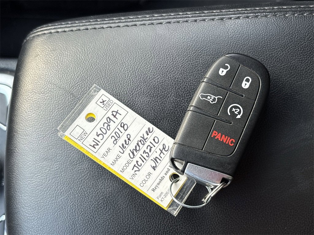 Used 2018 Jeep Grand Cherokee Laredo image 17