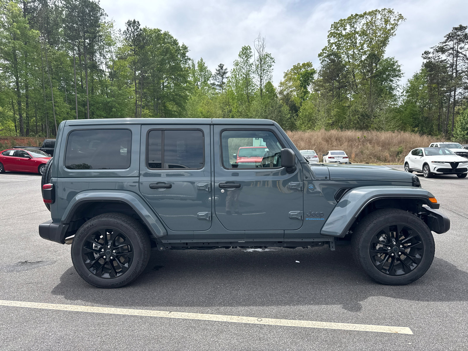 Used 2025 Jeep Wrangler Unlimited Sahara w/ Safety Group AWD/4WD image 5