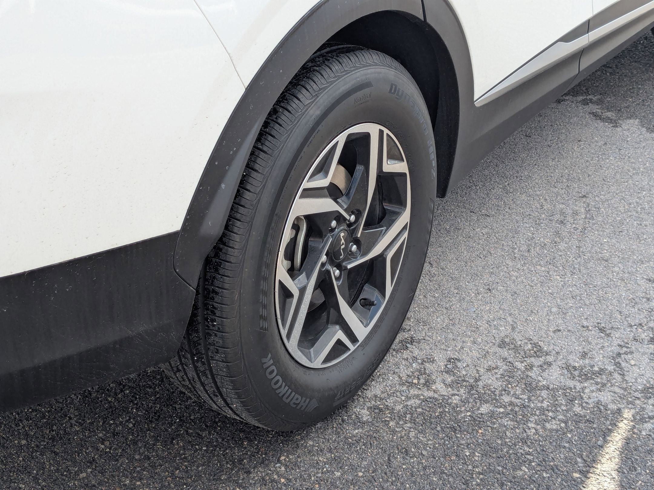 Used 2024 Kia Sportage LX image 13