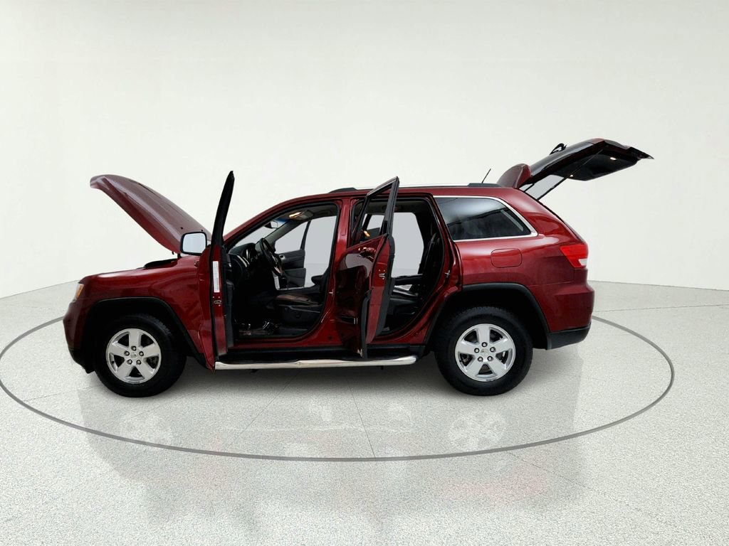 Used 2013 Jeep Grand Cherokee Laredo w/ Laredo E Group AWD/4WD image 11