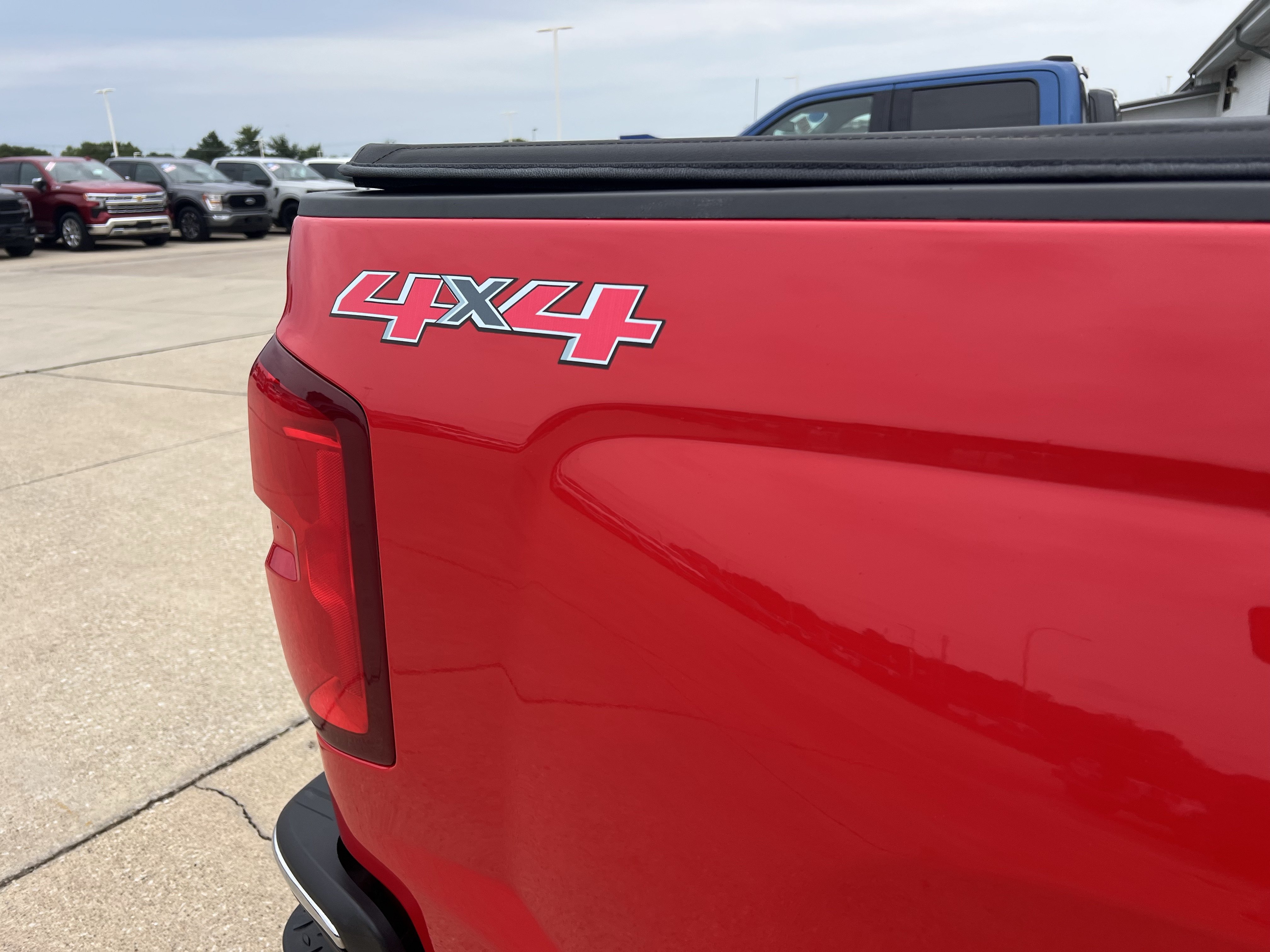 Used 2016 Chevrolet Silverado 1500 LTZ w/ LTZ Plus Package AWD/4WD image 12