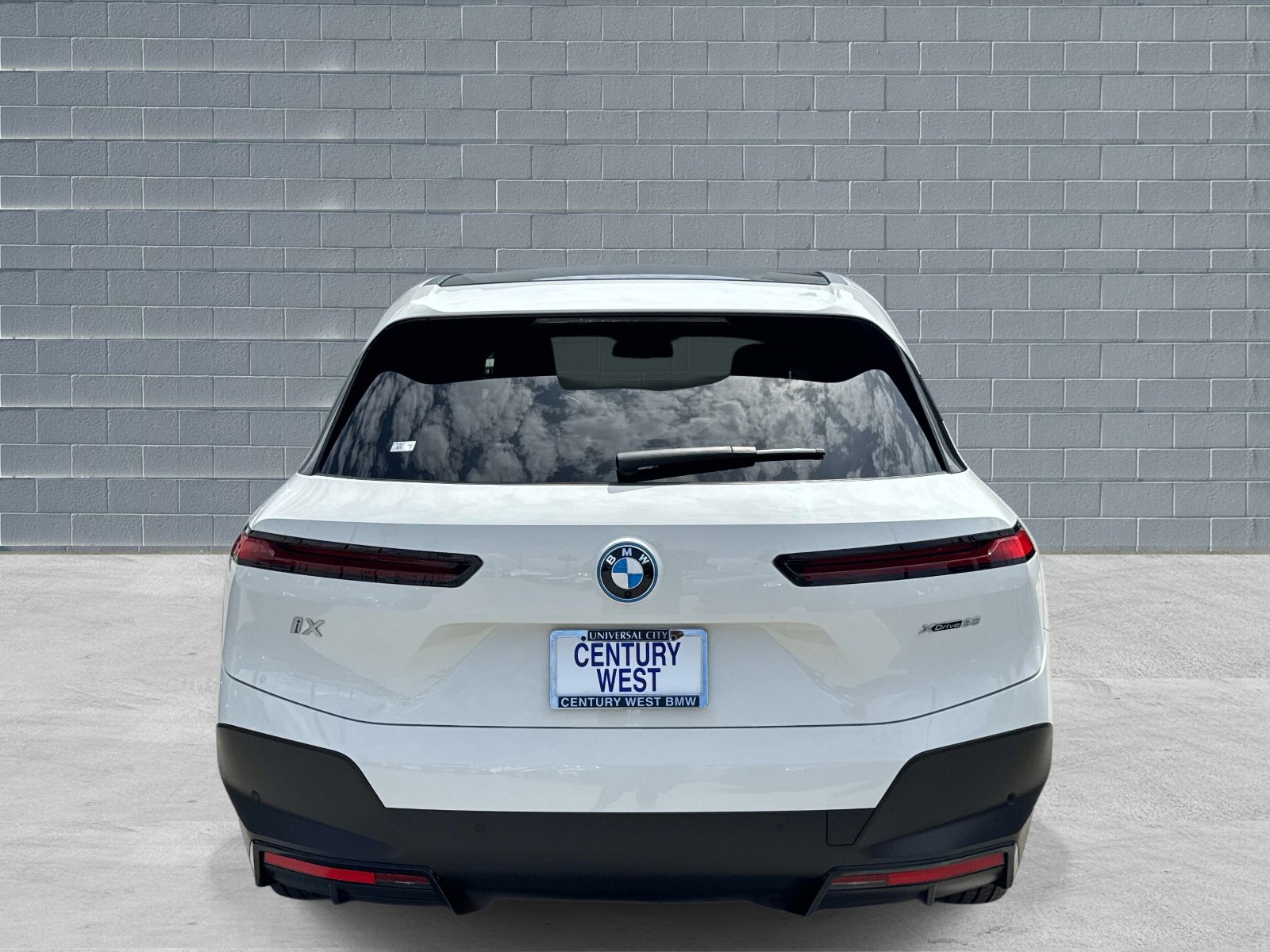 Certified 2023 BMW iX xDrive50 w/ Convenience Package AWD/4WD image 4