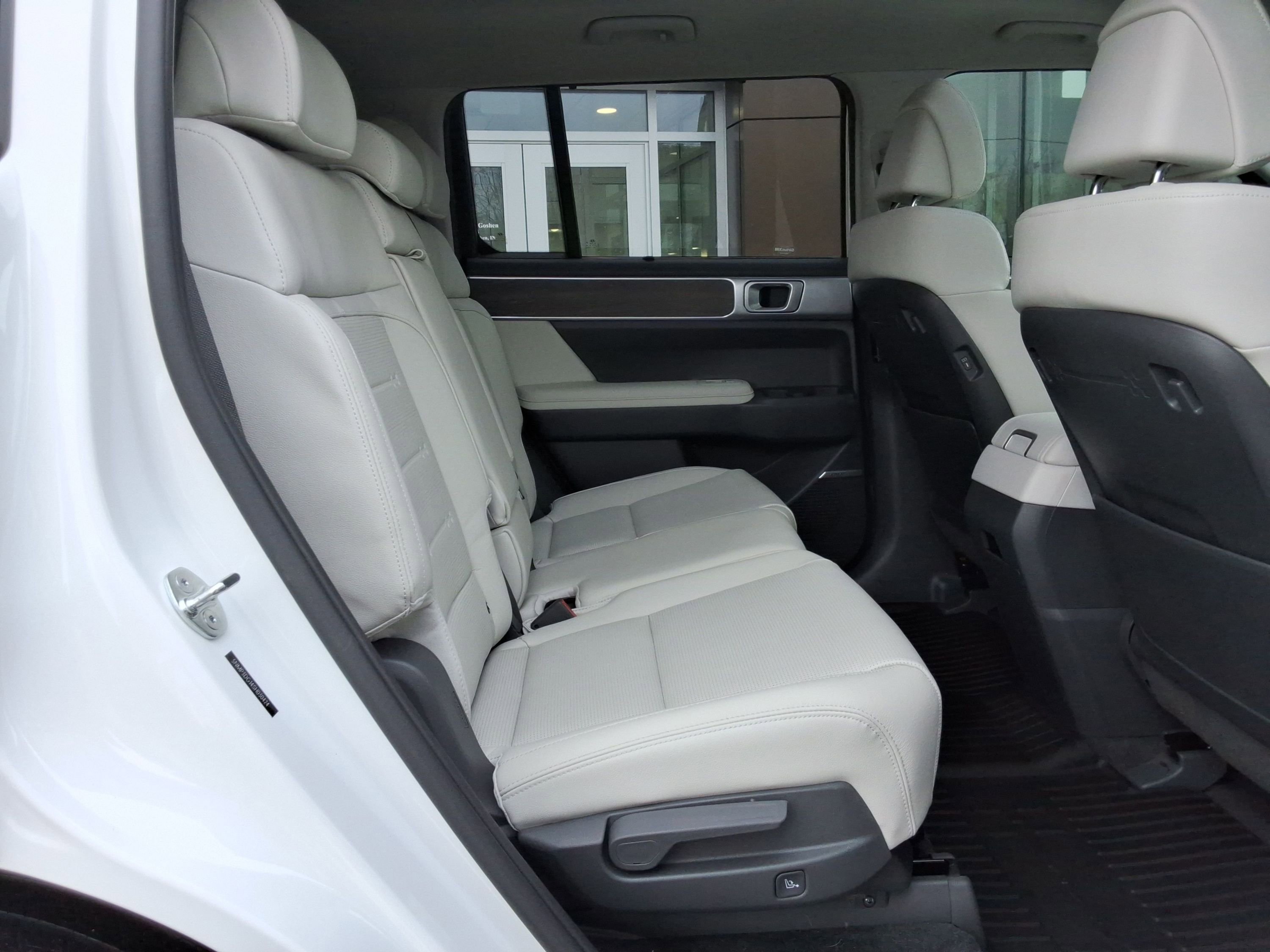 Used 2025 Hyundai Santa Fe Limited image 32