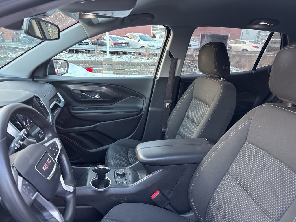 Used 2023 GMC Terrain SLE w/ Driver Convenience Package image 11