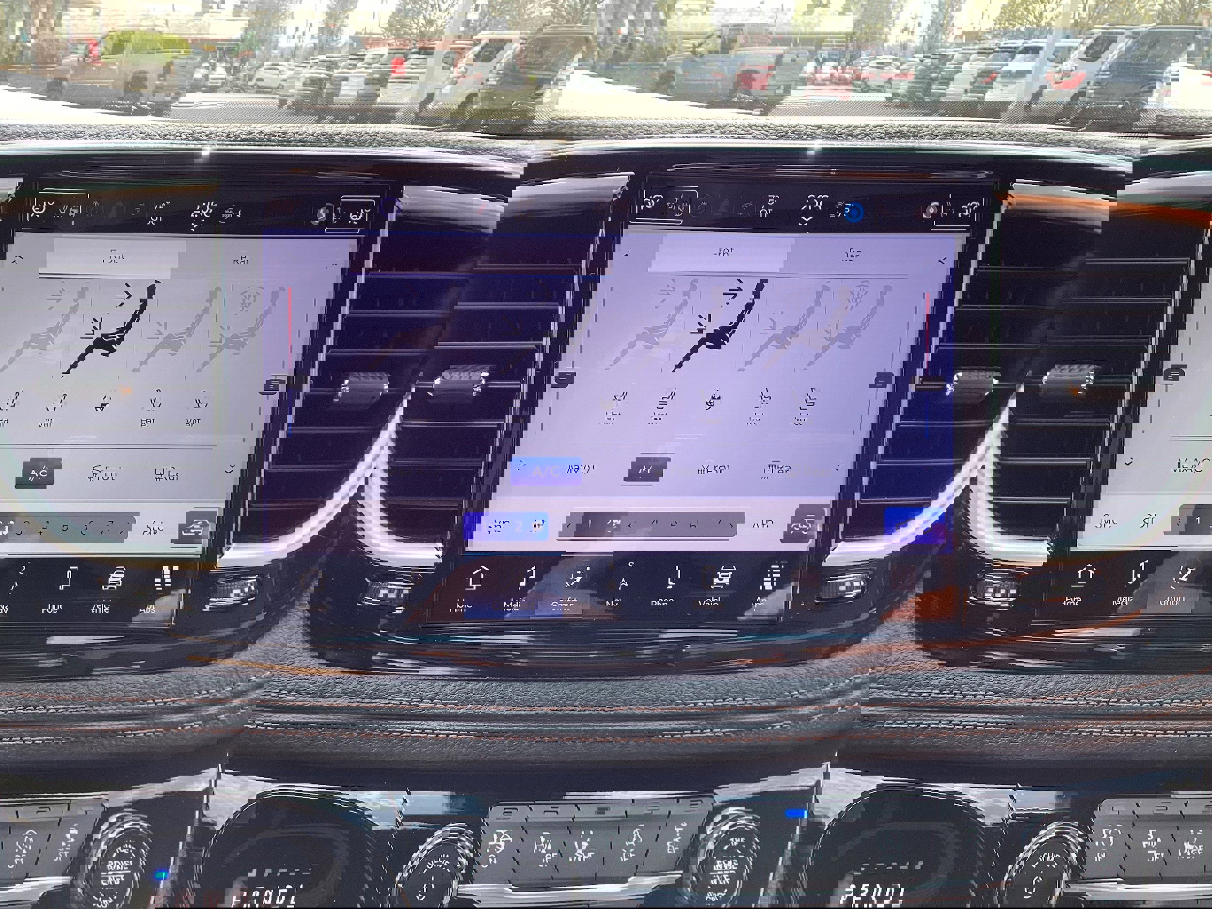 Used 2025 Chrysler Pacifica Pinnacle w/ Trailer Tow Group image 22