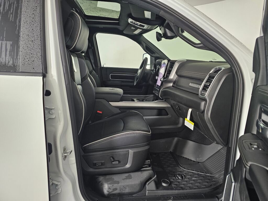 New 2026 RAM 3500 Laramie w/ Night Edition AWD/4WD image 39