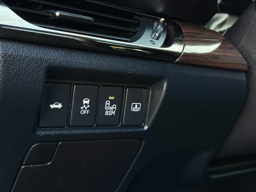 Used 2014 Toyota Avalon Limited image 28