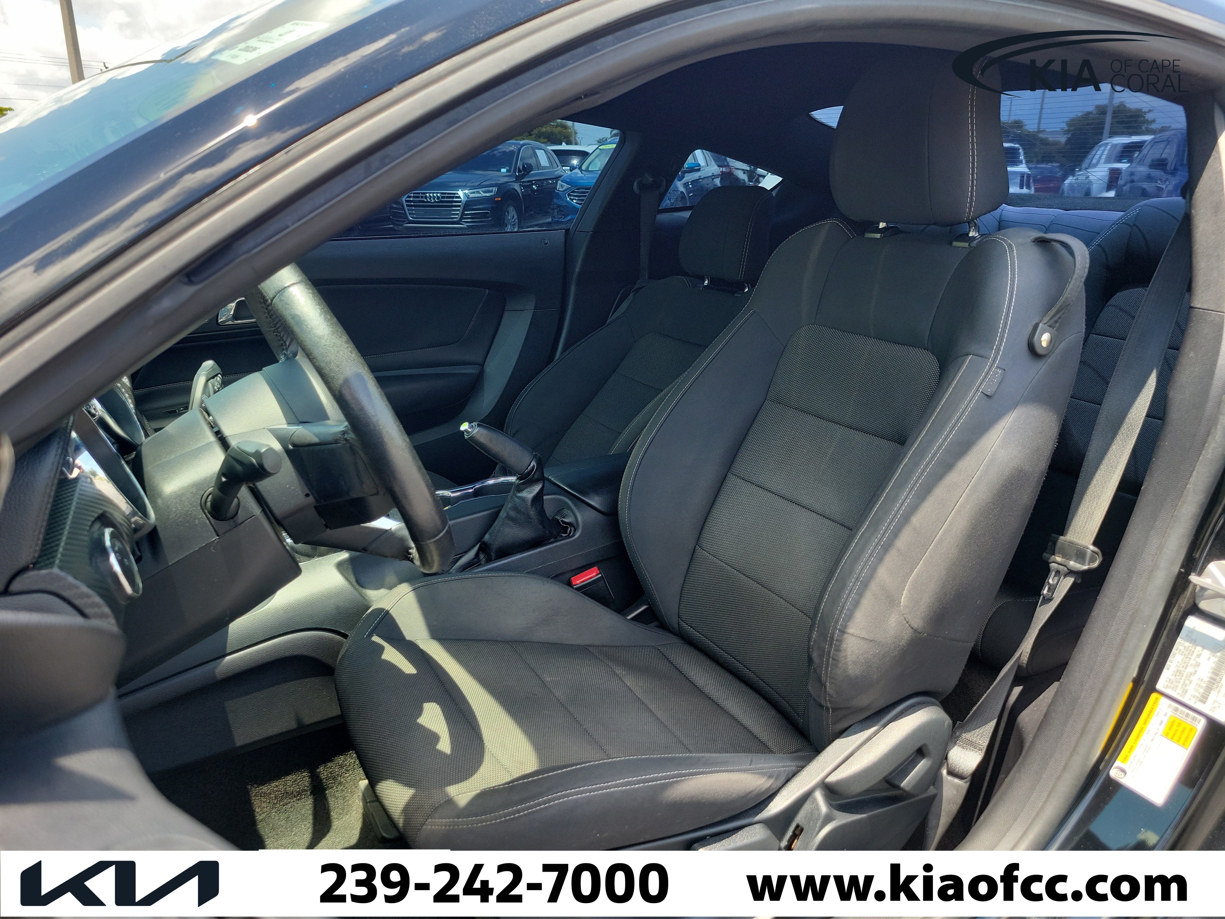 Used 2017 Ford Mustang Coupe RWD image 12