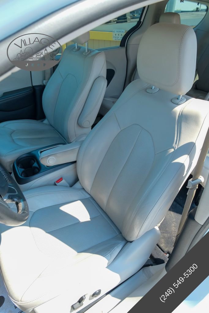 Used 2021 Chrysler Pacifica Touring-L FWD image 18