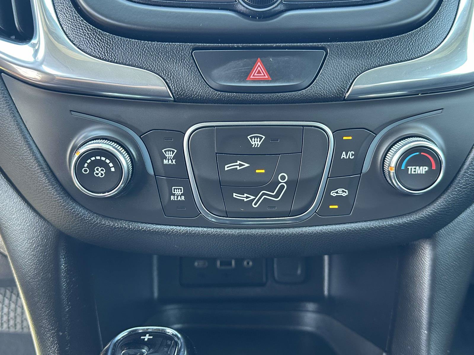 Used 2019 Chevrolet Equinox LT FWD image 11