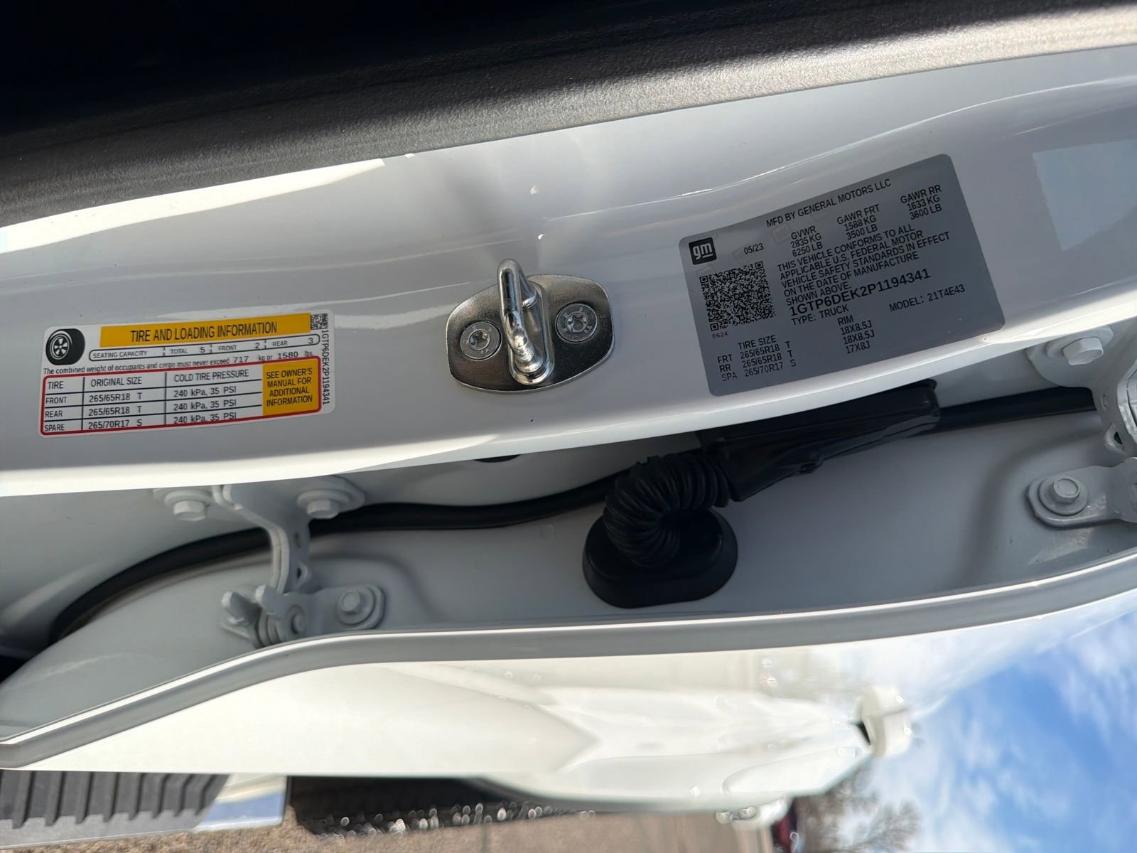 Used 2023 GMC Canyon AT4 image 31