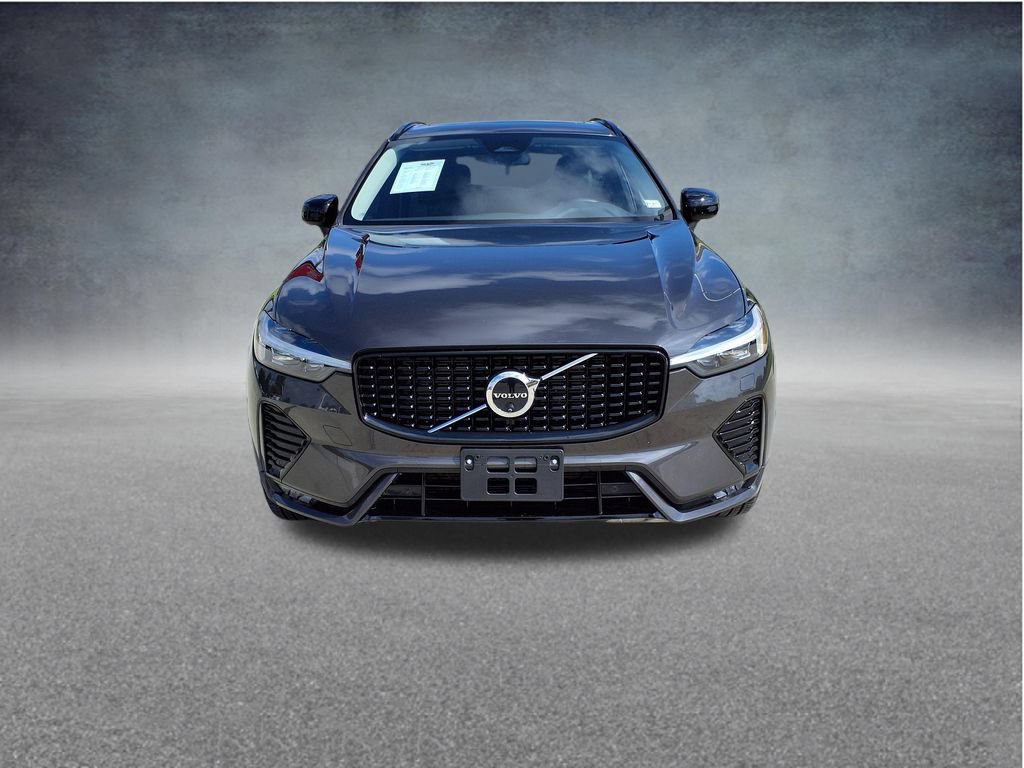 Certified 2025 Volvo XC60 B5 Plus AWD/4WD image 3