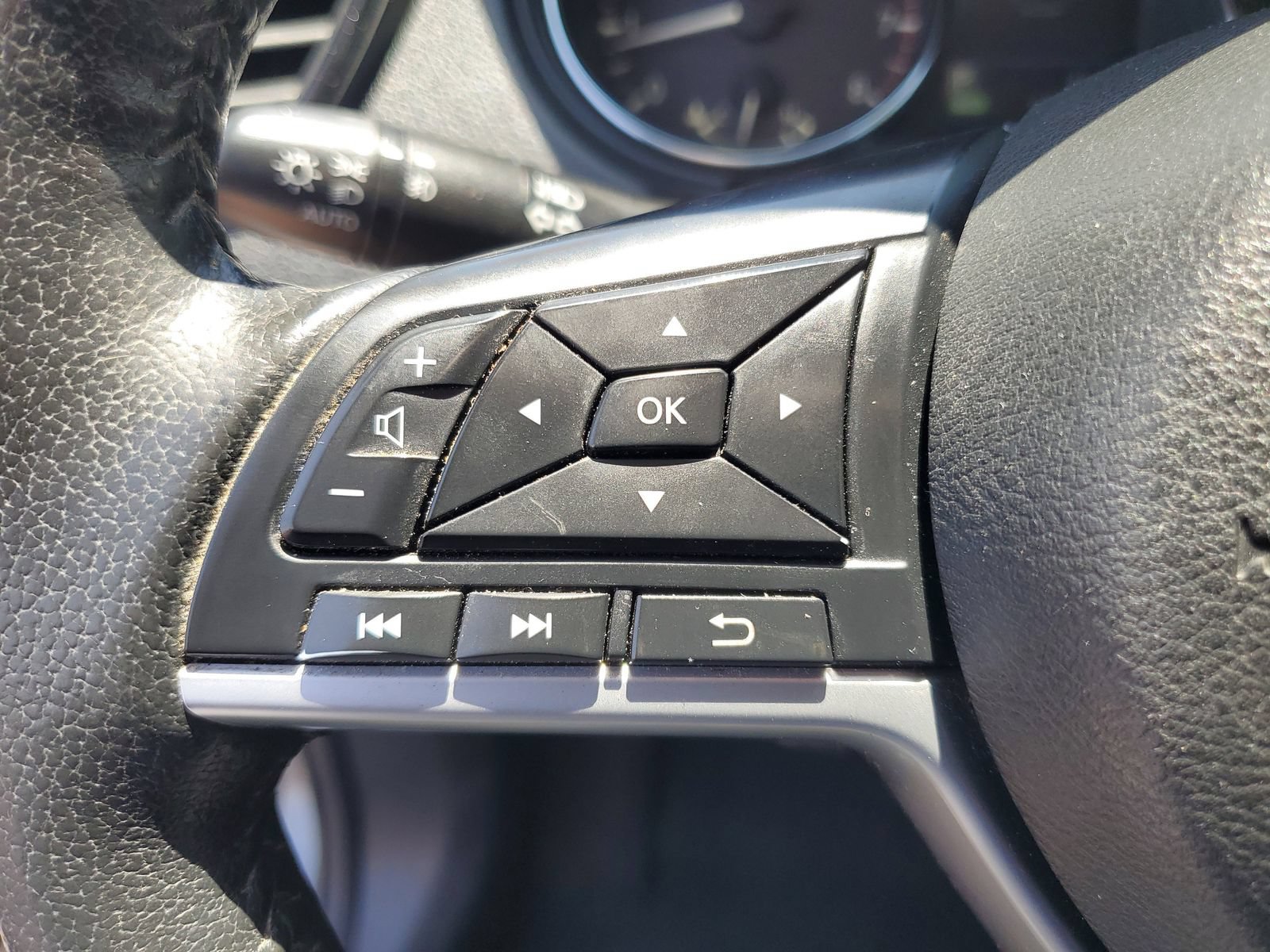 Used 2019 Nissan Rogue SV w/ Premium Package AWD/4WD image 11