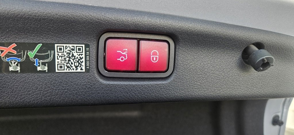 Used 2022 Mercedes-Benz C 300 Sedan image 26