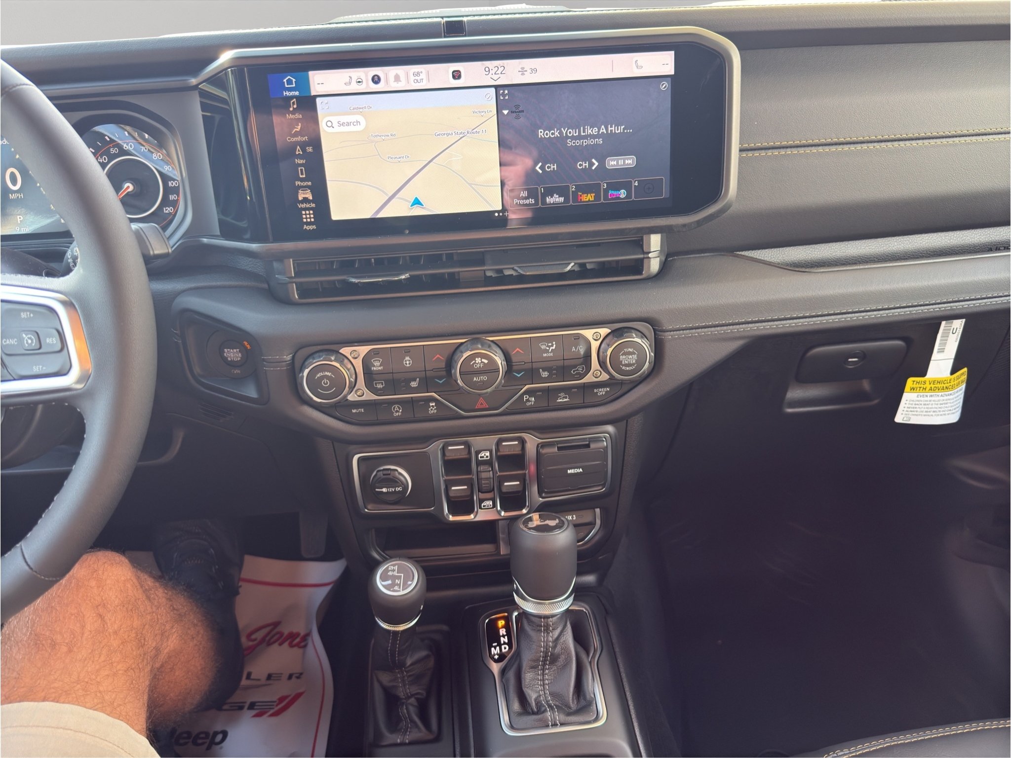 New 2027 Jeep Wrangler Unlimited Sahara AWD/4WD image 31
