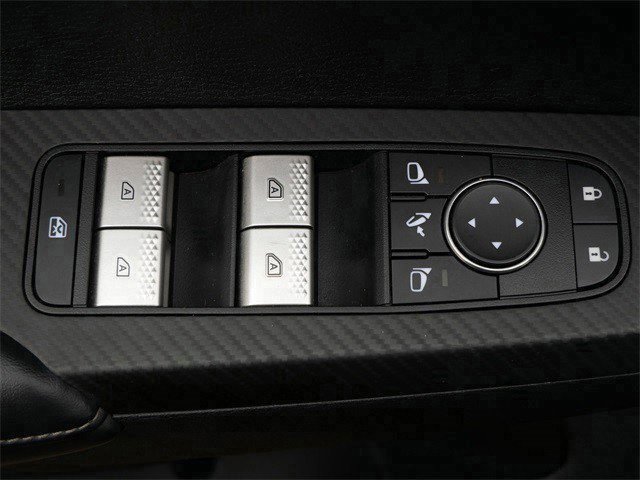 Used 2024 Mitsubishi Outlander SE image 17