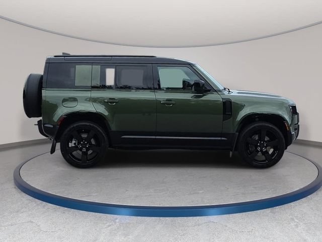 New 2026 Land Rover Defender 110 X-Dynamic SE AWD/4WD image 4
