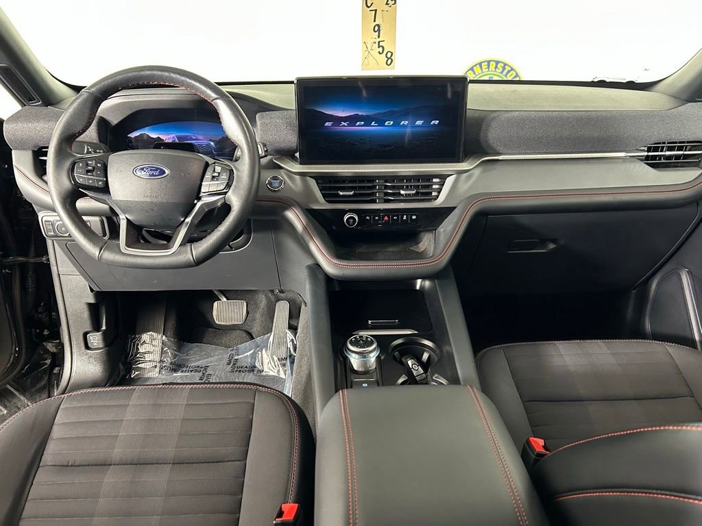 Used 2025 Ford Explorer ST-Line w/ ST-Line Street Pack AWD/4WD image 7
