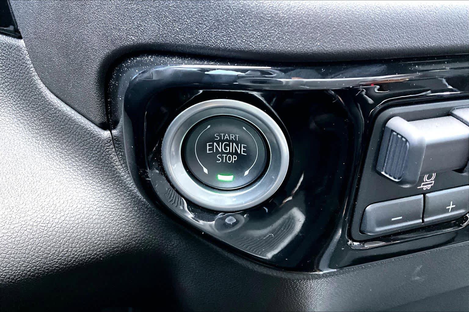 Used 2024 Chevrolet Silverado 1500 High Country w/ Technology Package AWD/4WD image 33
