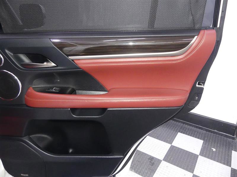 Used 2016 Lexus LX 570 4WD image 26