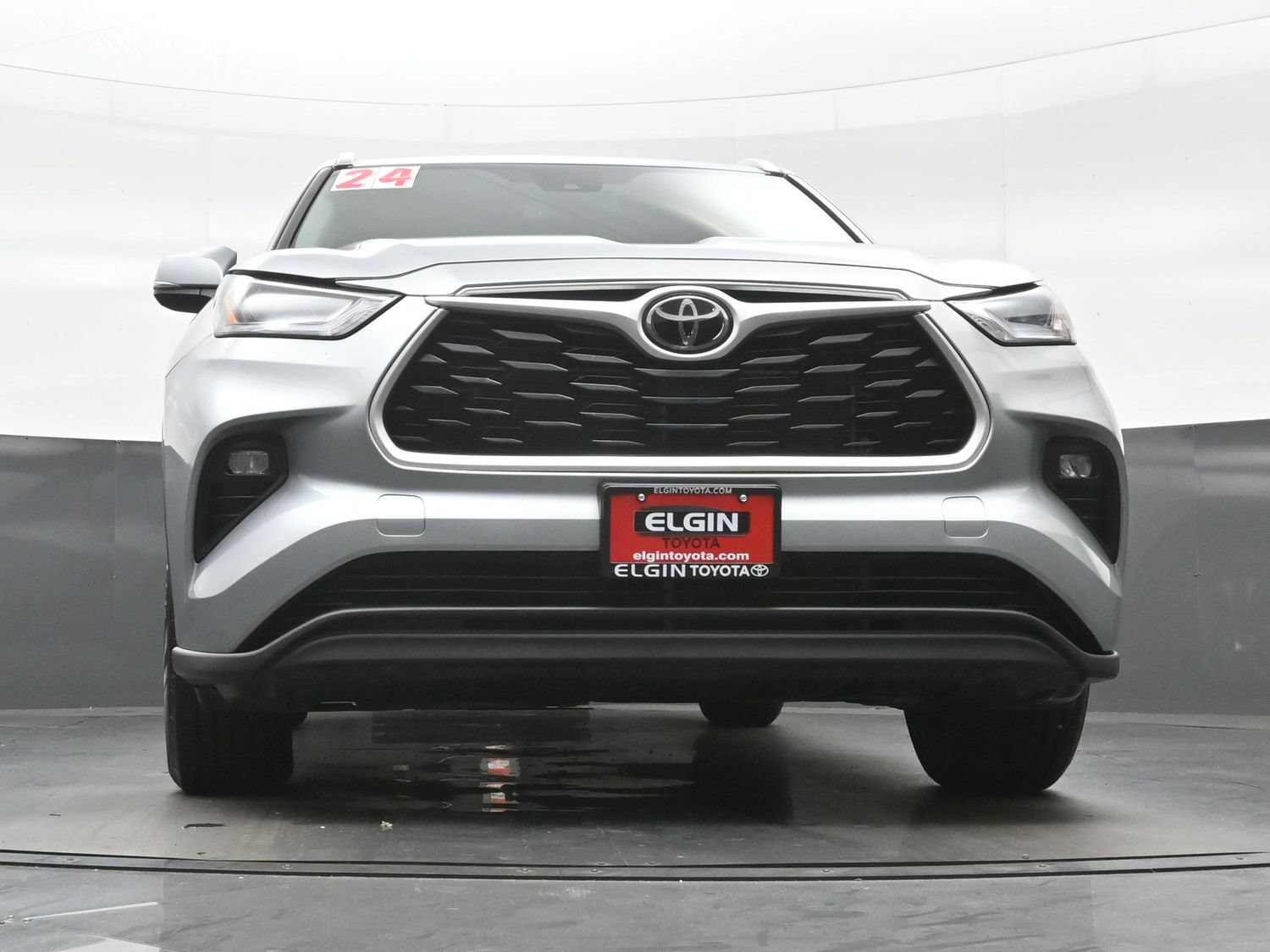 Used 2024 Toyota Highlander XLE AWD/4WD image 29