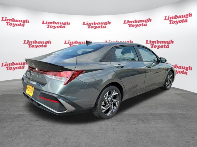 Used 2025 Hyundai Elantra Sport FWD image 22