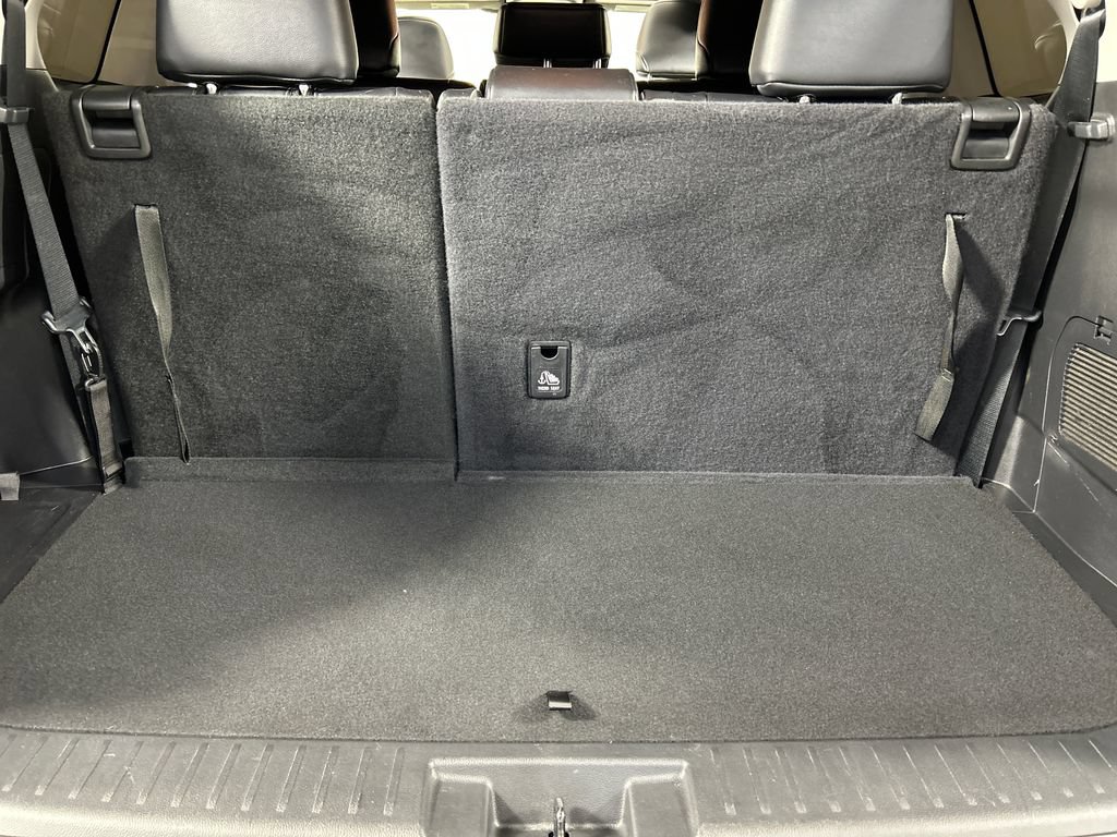 Used 2022 Toyota Highlander XLE FWD image 22