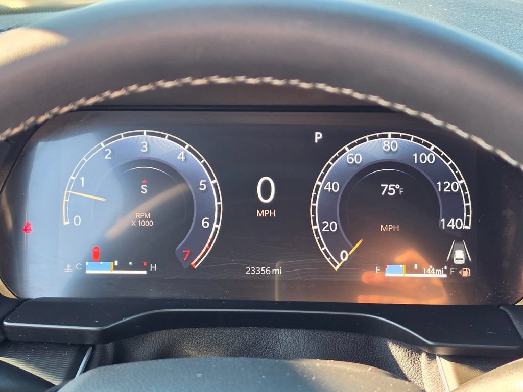 Used 2025 Jeep Grand Cherokee Altitude AWD/4WD image 17