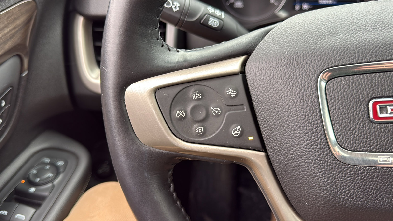 Used 2018 GMC Terrain Denali w/ Comfort Package image 16