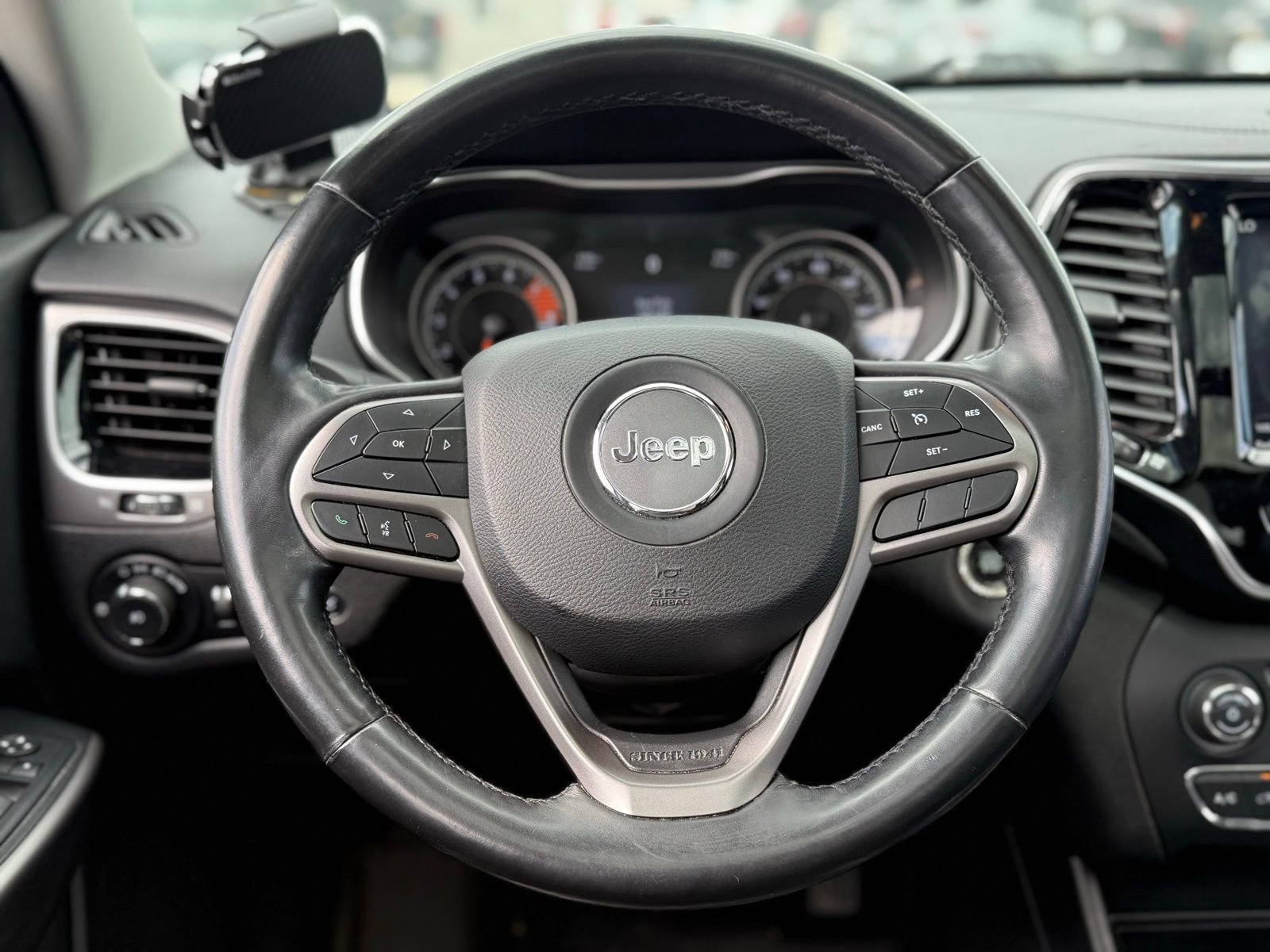 Used 2019 Jeep Cherokee Limited image 17