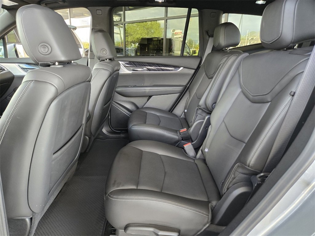 Used 2025 Cadillac XT6 Premium Luxury image 12