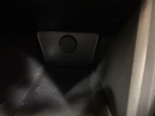 Used 2017 Chevrolet Equinox Premier w/ Enhanced Convenience Package image 33