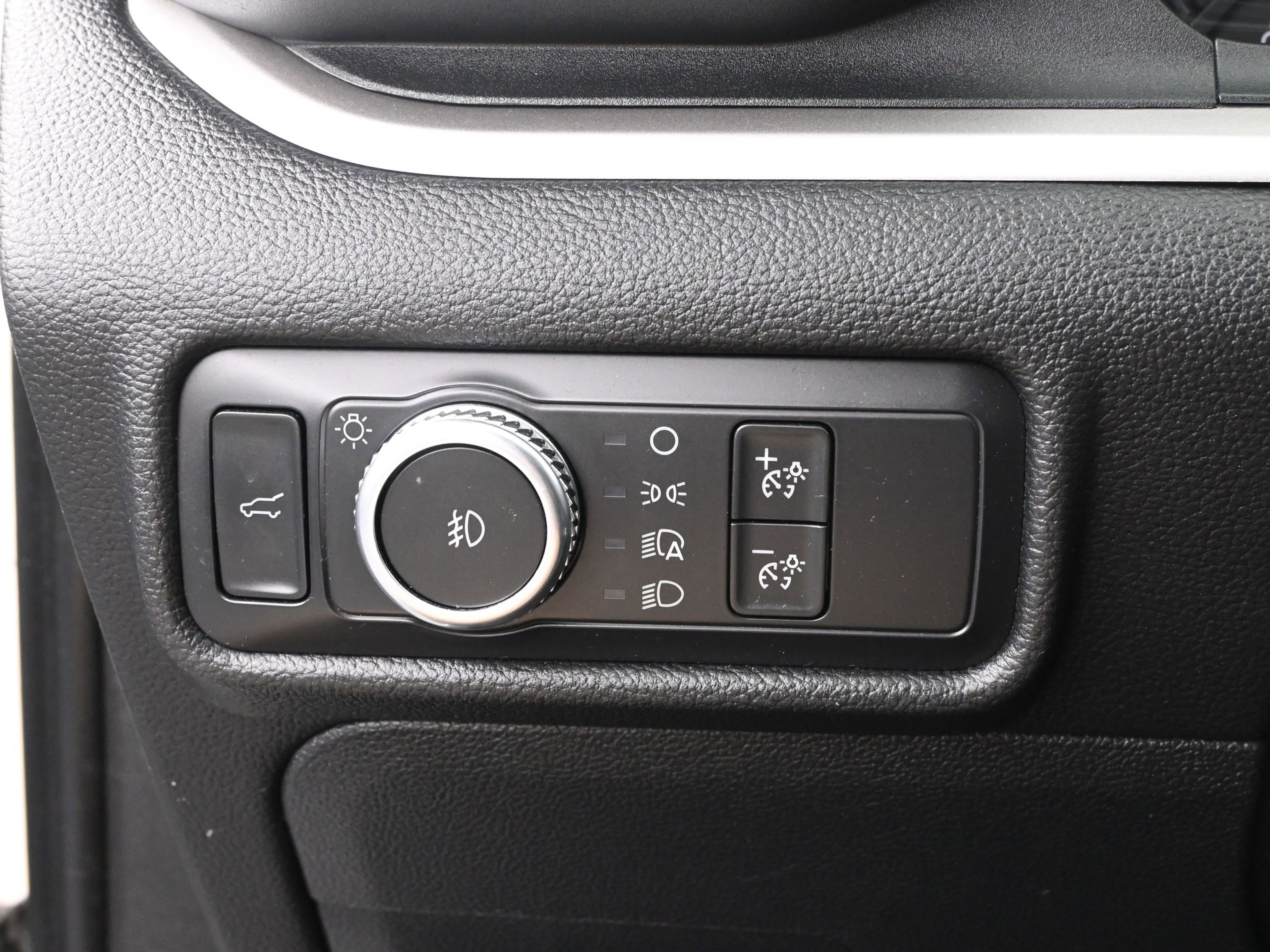 Used 2020 Ford Explorer XLT w/ Equipment Group 202A image 12