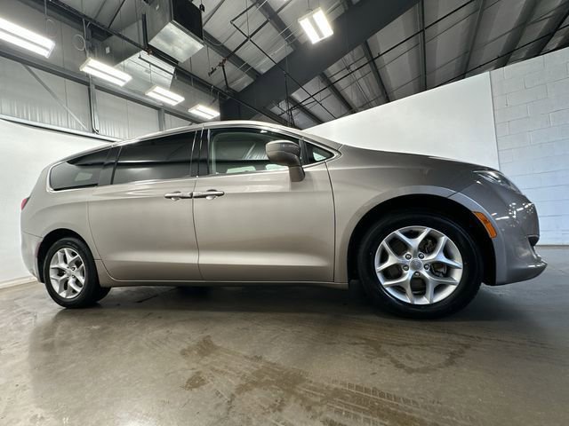 Used 2018 Chrysler Pacifica Touring Plus w/ Tire & Wheel Group image 3