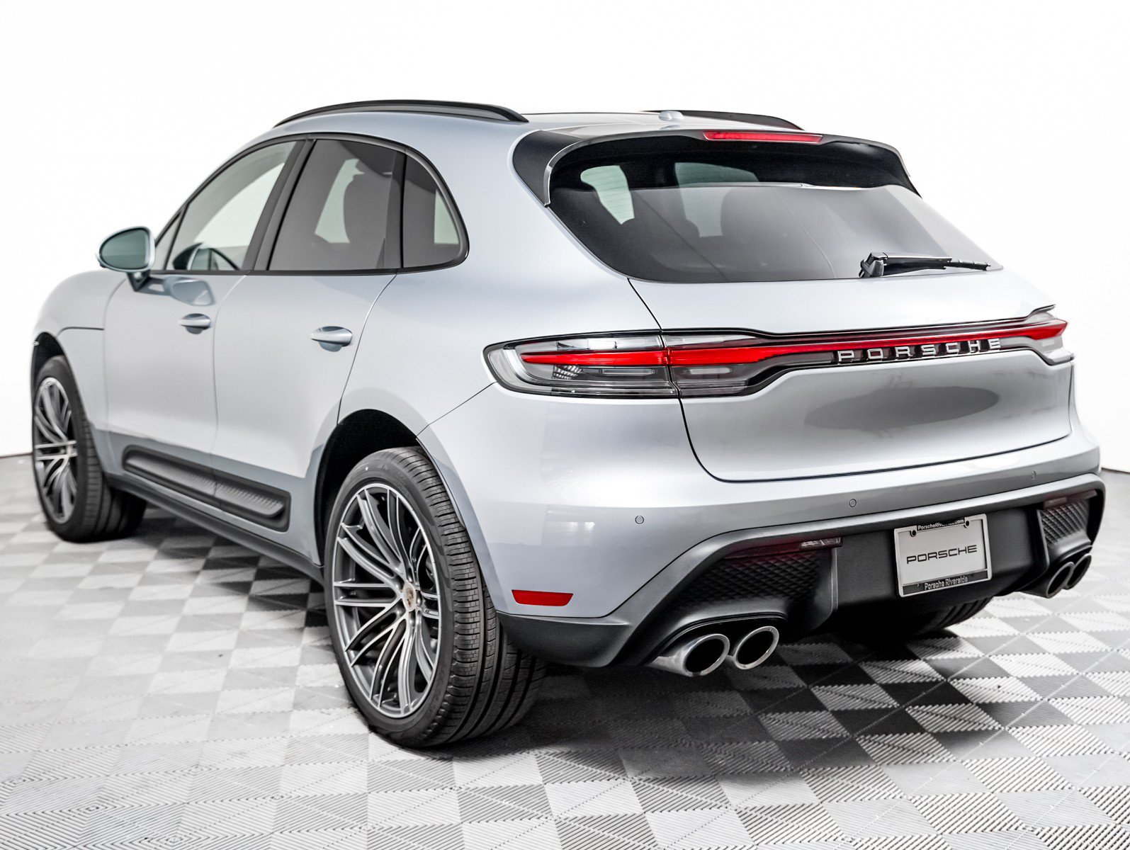 Certified 2026 Porsche Macan AWD/4WD image 3