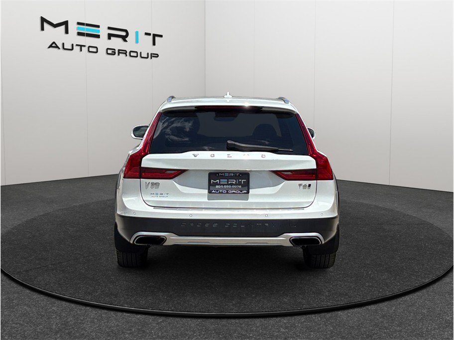 Used 2018 Volvo V90 T6 Cross Country w/ Convenience Package AWD/4WD image 8