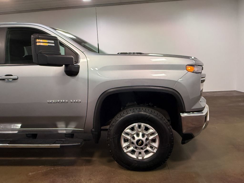 Used 2025 Chevrolet Silverado 2500 LT w/ Convenience Package AWD/4WD image 32