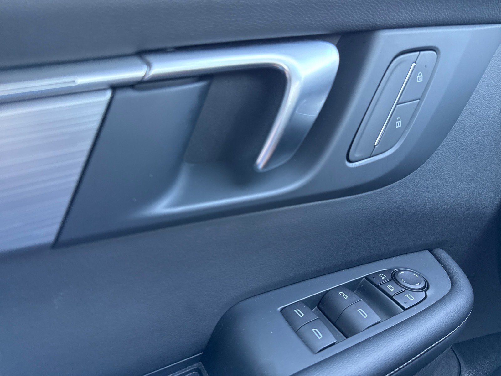 Used 2025 Buick Enclave Preferred image 27