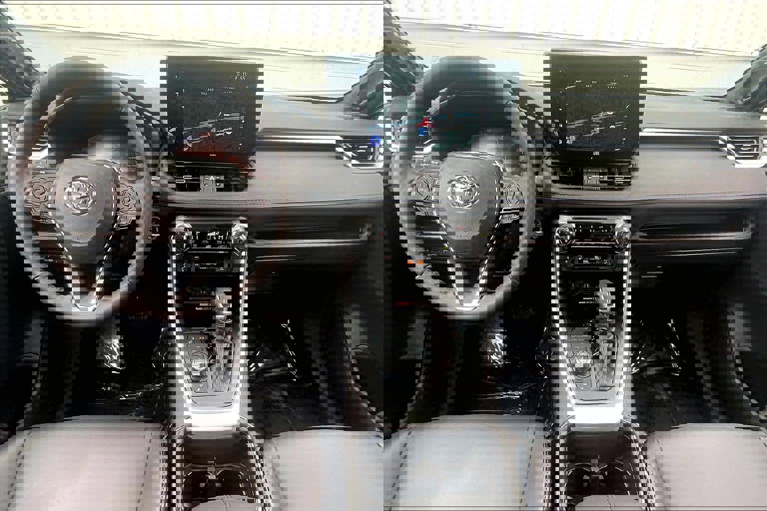 Used 2025 Toyota RAV4 XSE image 19