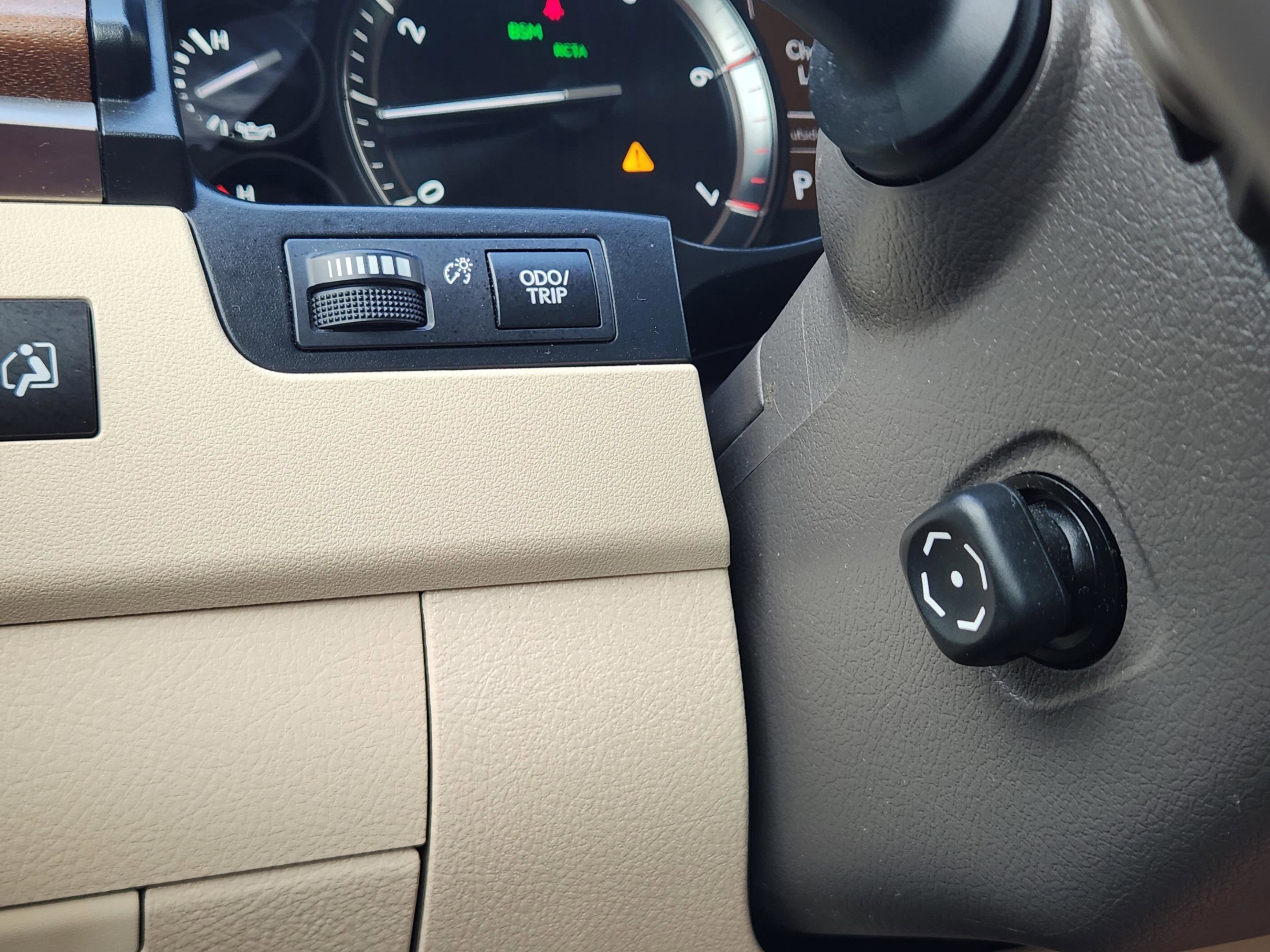 Used 2020 Lexus LX 570 4WD w/ Luxury Package image 6