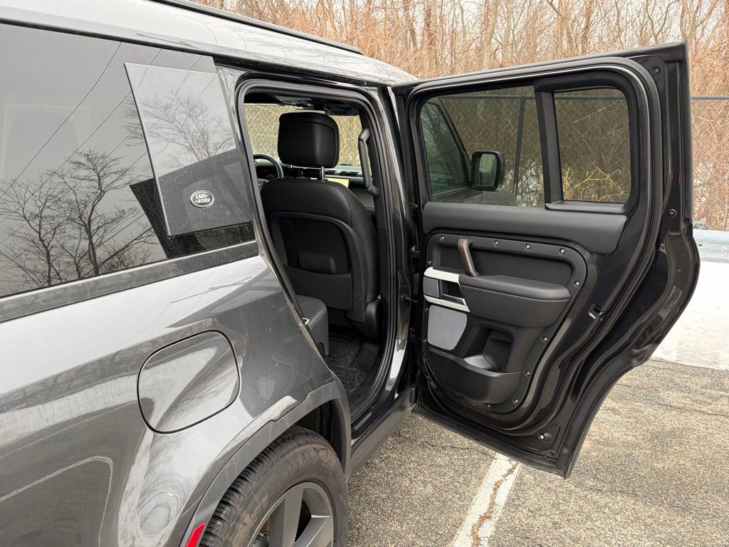 Used 2024 Land Rover Defender 130 S image 16