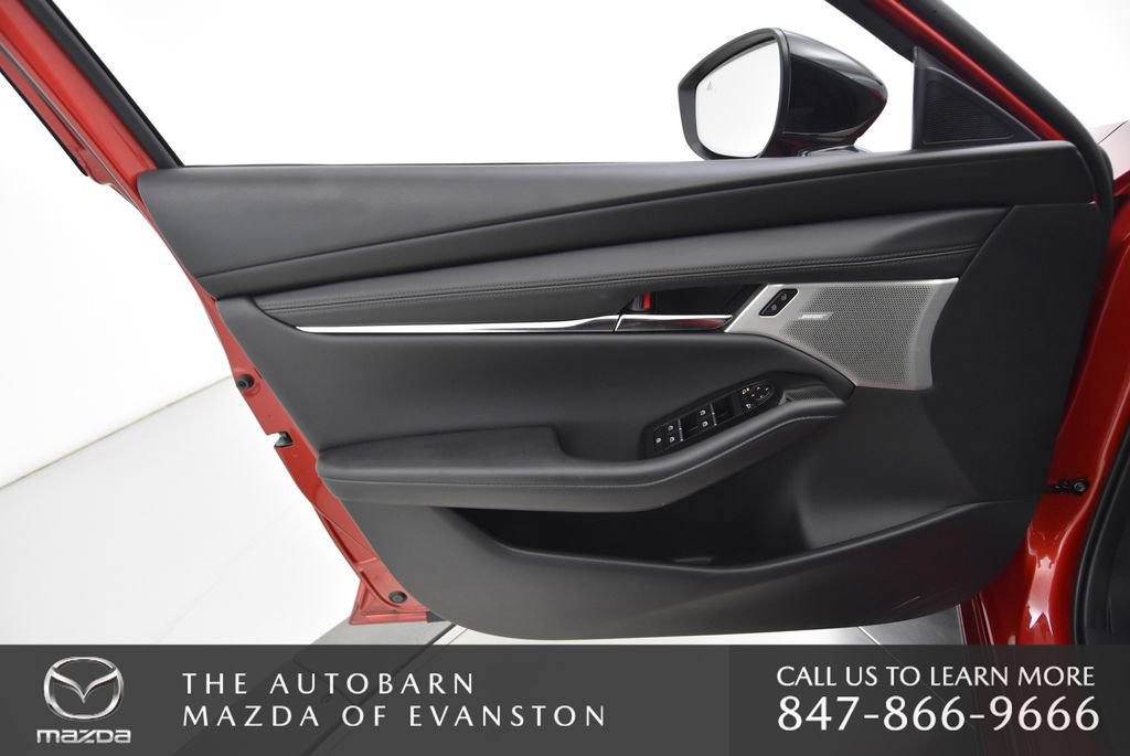 Used 2025 MAZDA MAZDA3 Hatchback w/Premium Plus Pkg image 31