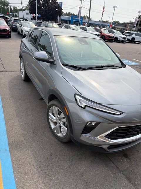 Used 2024 Buick Encore GX Preferred FWD image 3