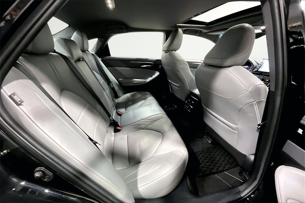 Used 2020 Toyota Avalon Limited image 24