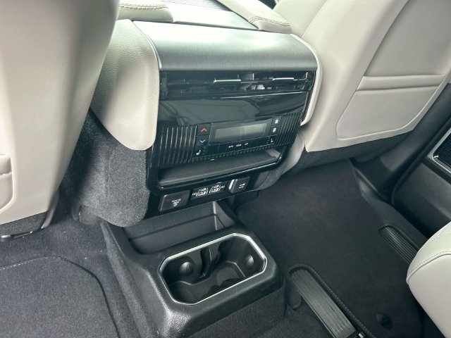 New 2026 Jeep Grand Wagoneer L Limited AWD/4WD image 18