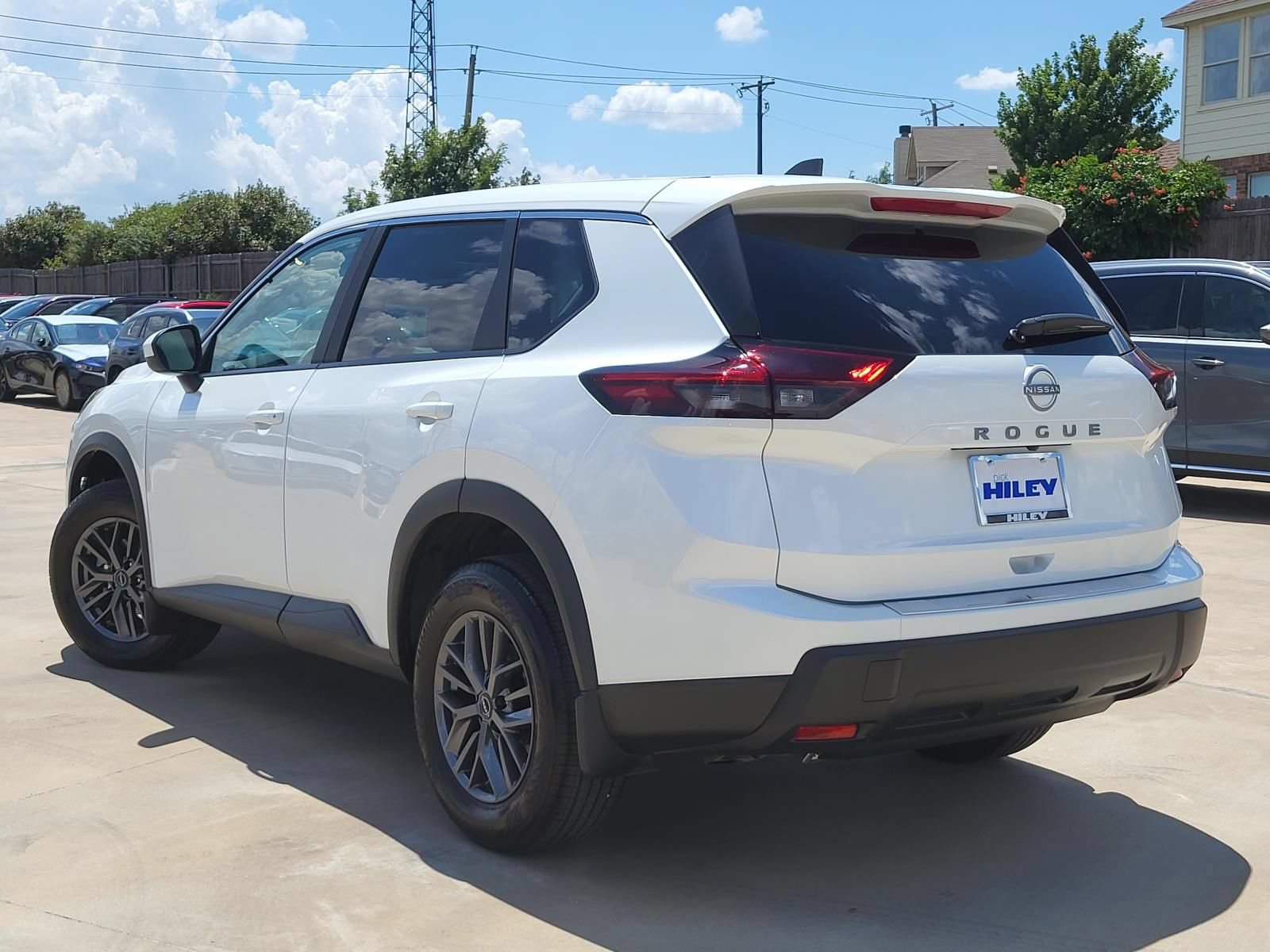 Used 2026 Nissan Rogue SV FWD image 3