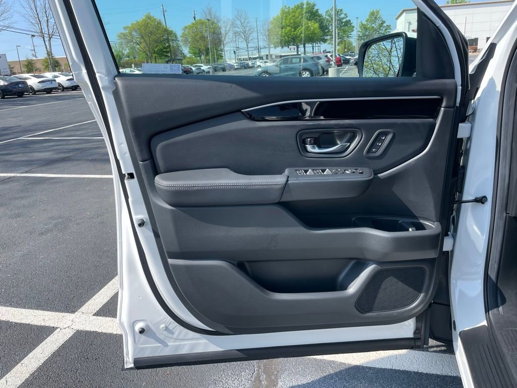 Certified 2025 Honda Pilot Touring image 23